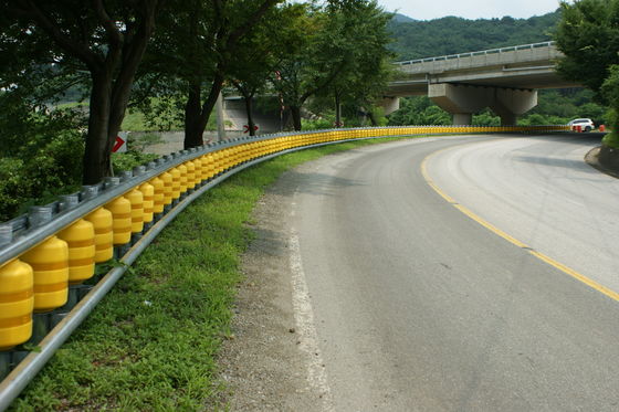 Mua PU Roller Material Rolling Guardrail Barrier Zinc Coating 85um 600g per Square Meter Grade International Level 4 Road Safety Solution online manufacture
