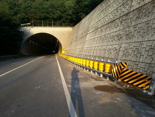 Good price Double Barrel Highway Roller Barrier chống ăn mòn Bảo trì thấp trực tuyến