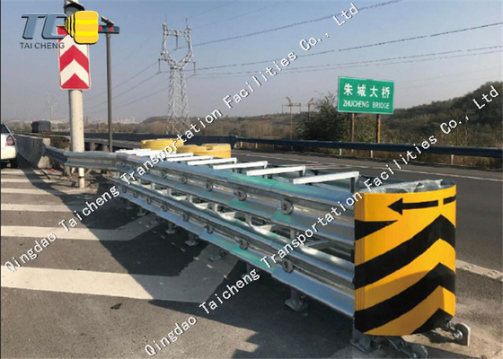Chân chắn an toàn giao thông đường bộ chất lượng cao có thể hướng dẫn đệm va chạm chống va chạm