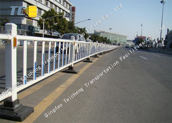 Cửa bên ngoài Bolted kết nối thép nhựa White hàng rào Đường cao tốc thành phố Galvanized xây dựng