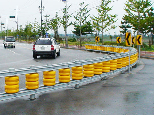 Giá tốt Rào chắn lăn màu đỏ có lan can được thiết kế để cải thiện luồng giao thông đường cao tốc và tăng cường bảo vệ lề đường trực tuyến