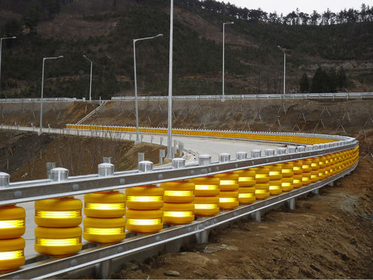 Giá tốt Diameter 245 350 Mm Roller Size Highway Roller Barrier Featuring 10 Years Lifetime and 300 Meters day Output for Traffic Control trực tuyến